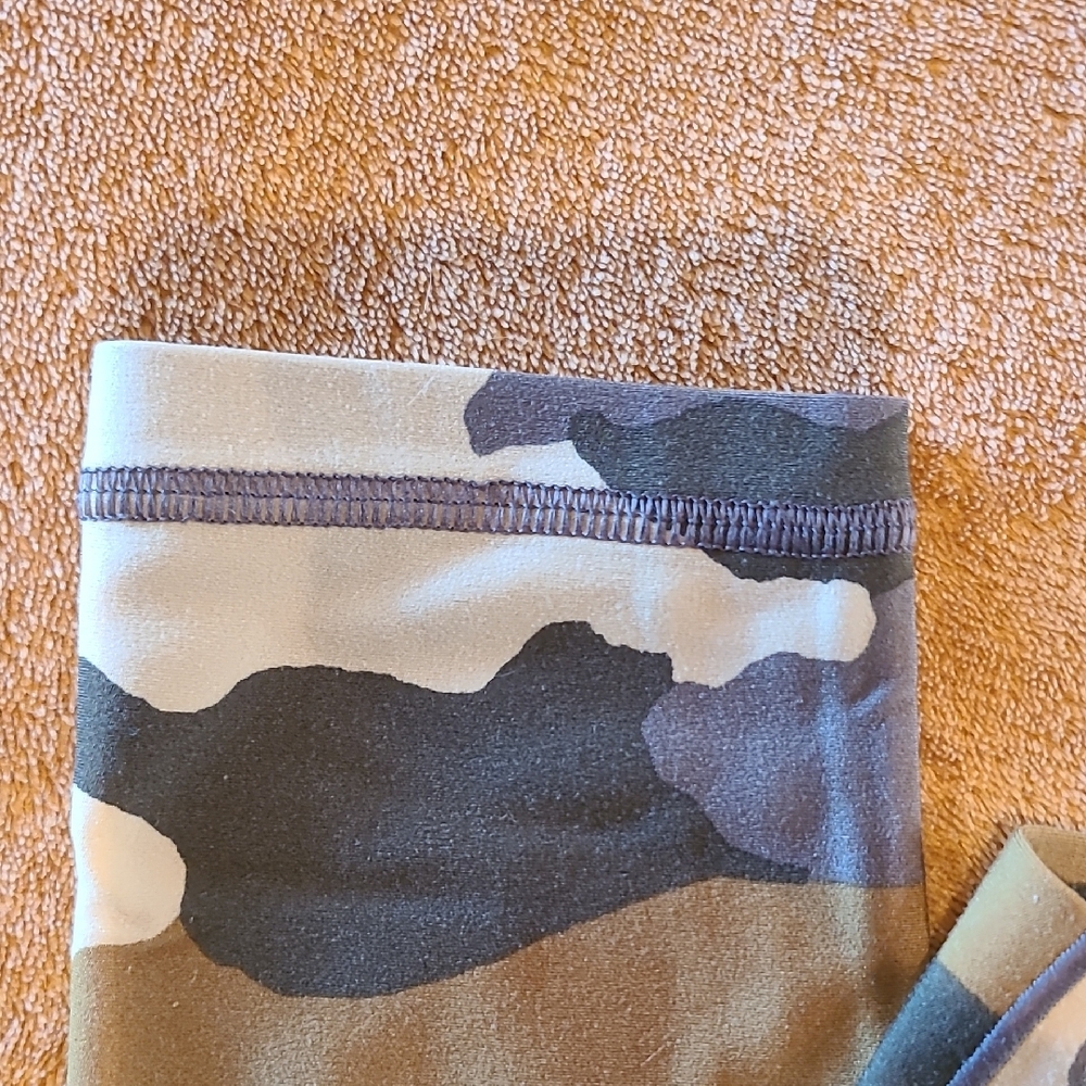 Women's Camouflage Leggings - Picture 4 of 6